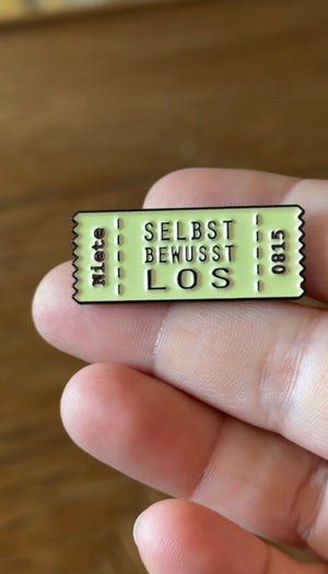 Selbstbewusstlos Emaille Pin