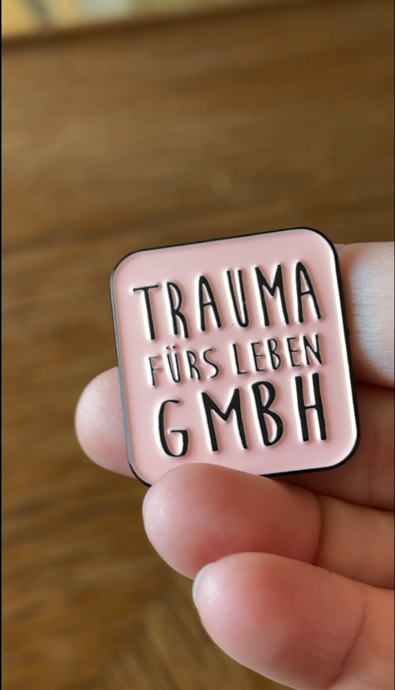 Trauma fürs Leben Emaille Pin