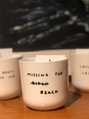 
            
                Laden Sie das Bild in den Galerie-Viewer, Missing the Beach Becher von JOHANNA SCHWARZER
            
        