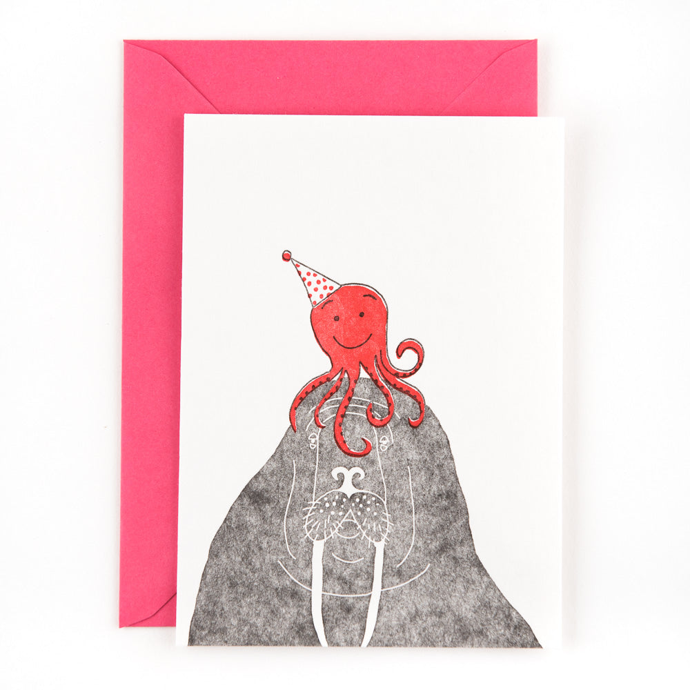 Walross mit Oktopus Letterpress Postkarte