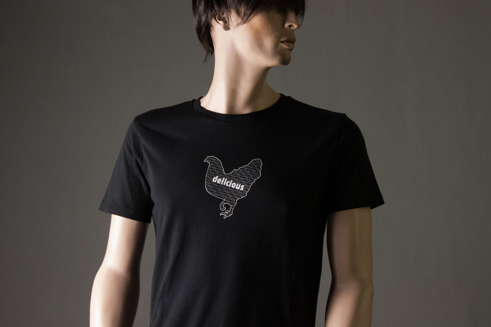 
            
                Load image into Gallery viewer, Chlorhuhn T-Shirt mit Huhn ttip shirt in Grau / Weiss FAIRWEAR - BIO - GOTS für Männer in Schwarz mit Print aus Flock
            
        