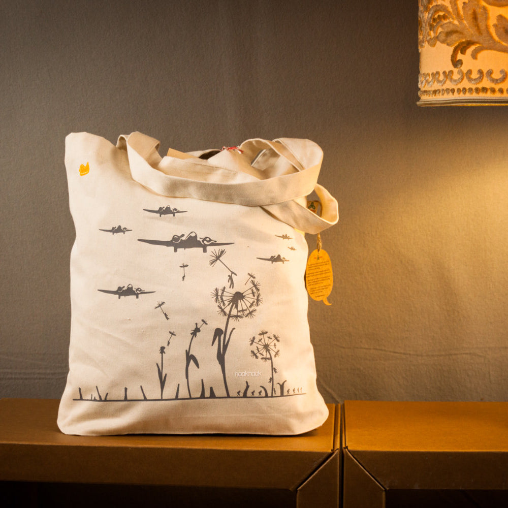 Coole Einkaufstasche mit Pusteblume Aufdruck / Jutebeutel Farbe natur beige -  Motiv hellgrau mit Pusteblumen und Flugzeug