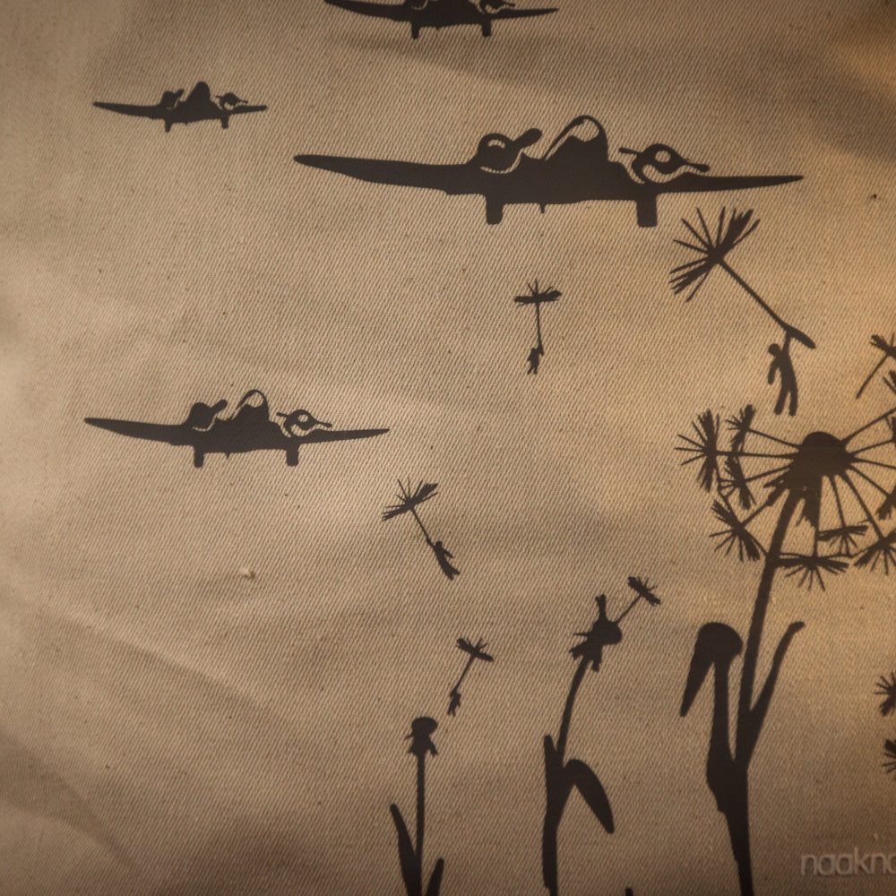 Coole Einkaufstasche mit Pusteblume Aufdruck / Jutebeutel Farbe natur beige -  Motiv hellgrau mit Pusteblumen und Flugzeug