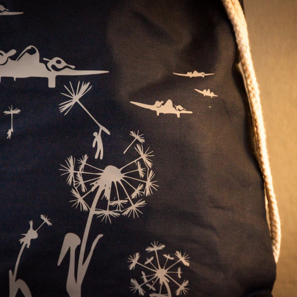 
                  
                    Pusteblume Turnbeutel / Rucksack mit Motiv in Grau - für&#39;s  Festival - als Einkaufstasche oder für den Sport als Gymsac
                  
                