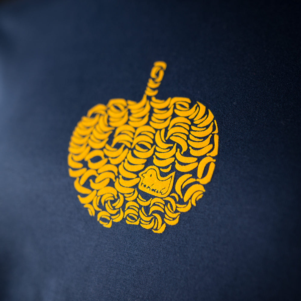
                  
                    Apfel T-Shirt für Männer - Apfel aus Bananen in Gelb Shirt aus Biobaumwolle, BIO & GOTS in Dunkelblau, Navy mit Print aus flauschigem Flock
                  
                