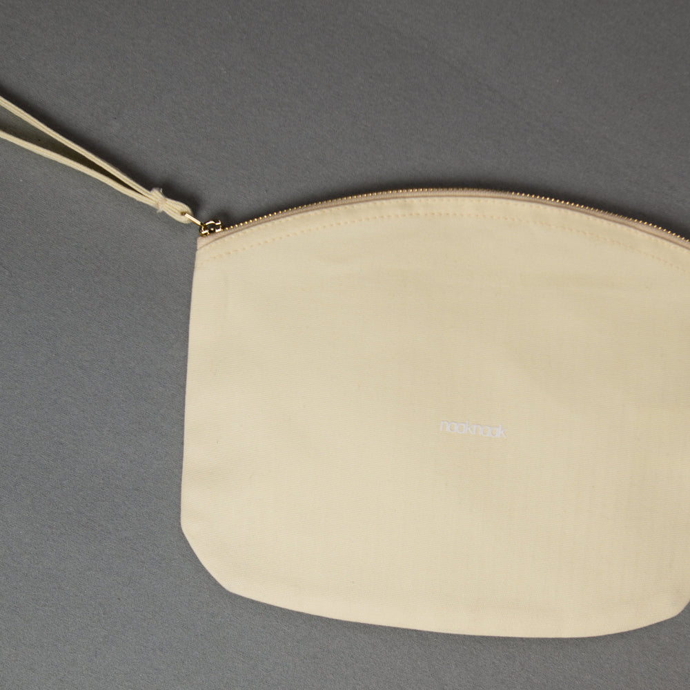 
                  
                    Kosmetiktasche, Schminktasche, Stiftemäppchen, MakeUp Etui mit Reissverschluss in hell gelb mit flauschigen Früchten aus Biobaumwolle
                  
                