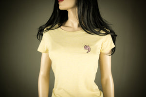 
            
                Load image into Gallery viewer, T-Shirt für Frauen mit Schweineshrimp, Schwein lustiges Motiv Bio Shirt, Fair flauschiges Motiv aus Flock Shirtfarbe gelb  + weitere Farben
            
        