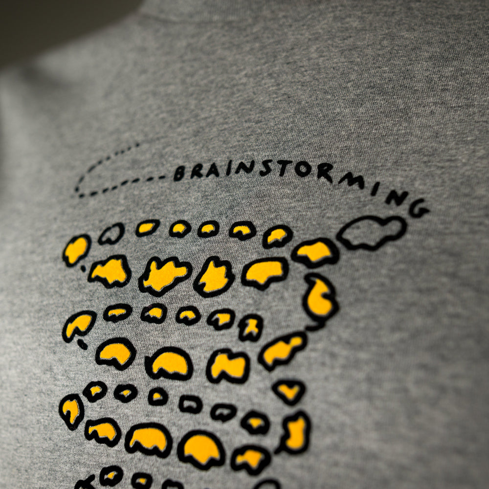 
                  
                    Brainstorming Männer T-Shirt aus Biobaumwolle BIO Shirt in grau meliert mit Motiv aus flock Gehirn Sturm T-shirt Motiv für Nerds + Studenten
                  
                