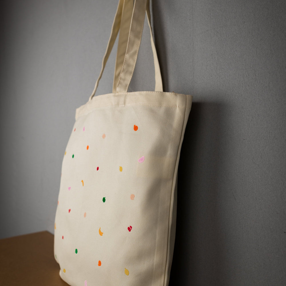 
                  
                    Stabile Einkaufstasche in beige mit flauschigen Früchten super fürs Shopping - schicke Tasche für den Frühling Bio Jutebeutel Beutel
                  
                