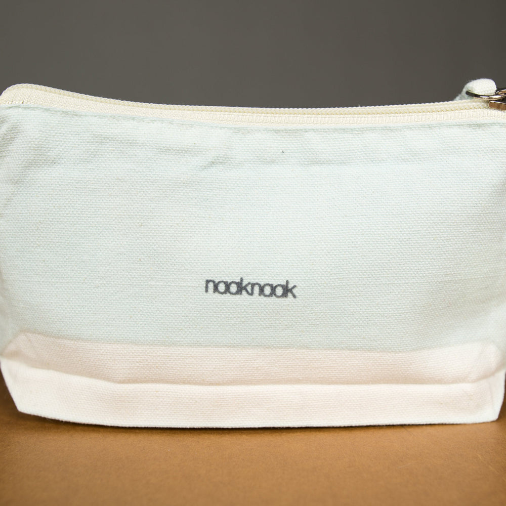 
                  
                    Angst vor Enten Kosmetiktasche, Schminktasche, Stiftemäppchen, MakeUp Etui mit Reissverschluss aus Baumwolle in beige inkodye UNIKAT
                  
                