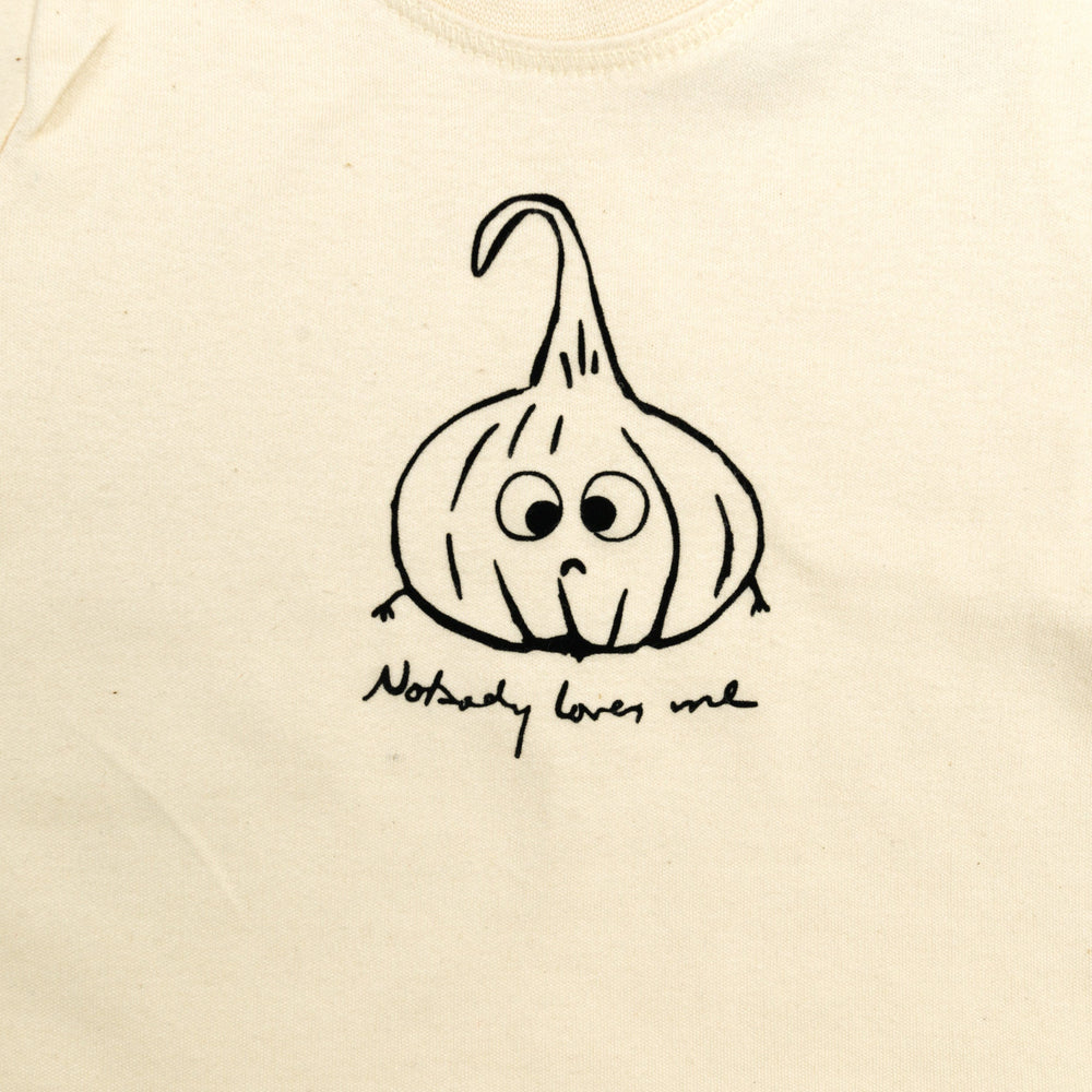 
                  
                    Baby T-Shirt aus Bio Baumwolle mit niedlichem Knoblauch Aufdruck
                  
                