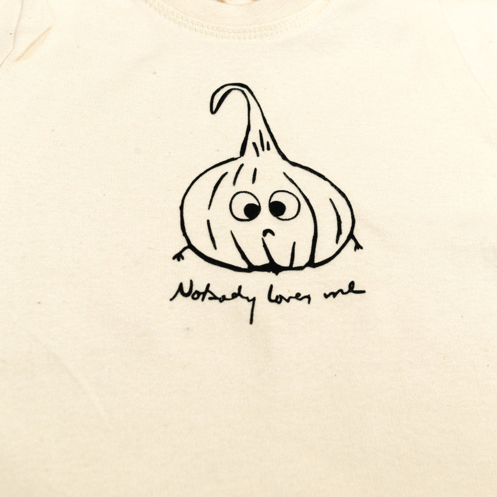 
                  
                    Baby T-Shirt aus Bio Baumwolle mit niedlichem Knoblauch Aufdruck
                  
                