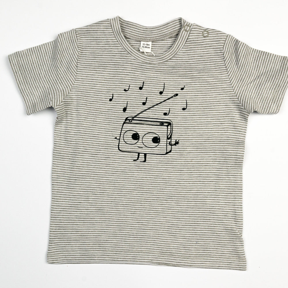
                  
                    Gestreiftes Baby Shirt aus Bio Baumwolle
                  
                