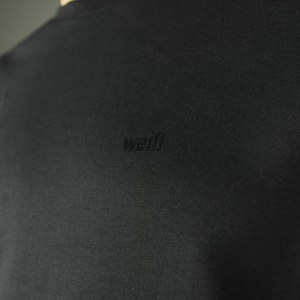 
                  
                    Weisses T-Shirt für Männer aus Biobaumwolle mit minimalistischem Brustlogo aus Flock schwarz
                  
                