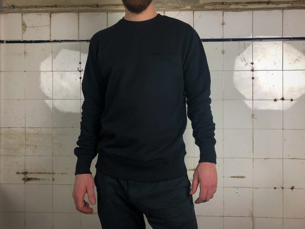 
            
                Laden Sie das Bild in den Galerie-Viewer, Weisses Sweatshirt für Männer aus Biobaumwolle mit minimalistischem Brustlogo aus Flock schwarz, schwarzer pullover
            
        