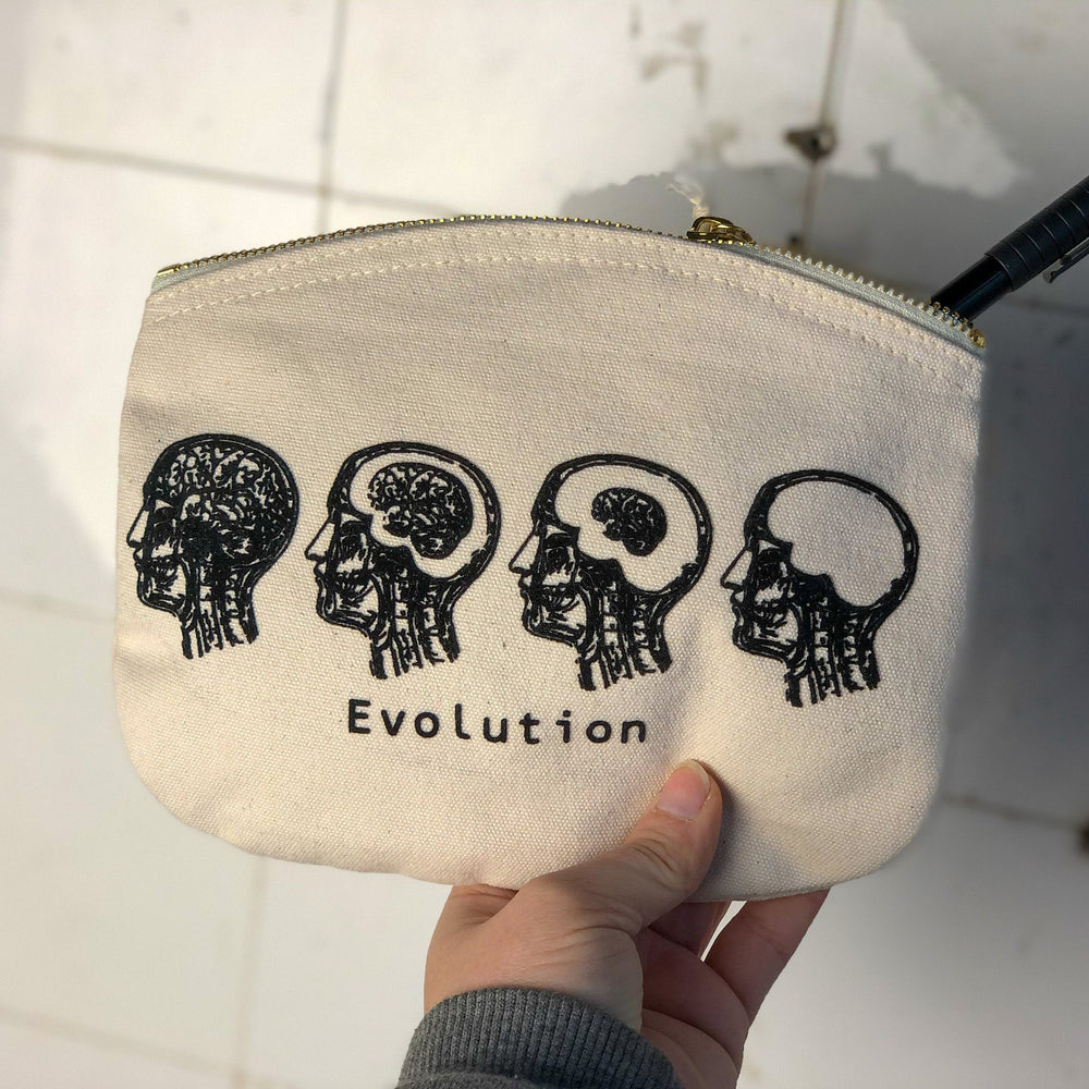 
                  
                    Evolution Kosmetiktasche, Schminktasche, Stiftemäppchen, MakeUp Etui mit Reissverschluss in beige natur aus Biobaumwolle
                  
                