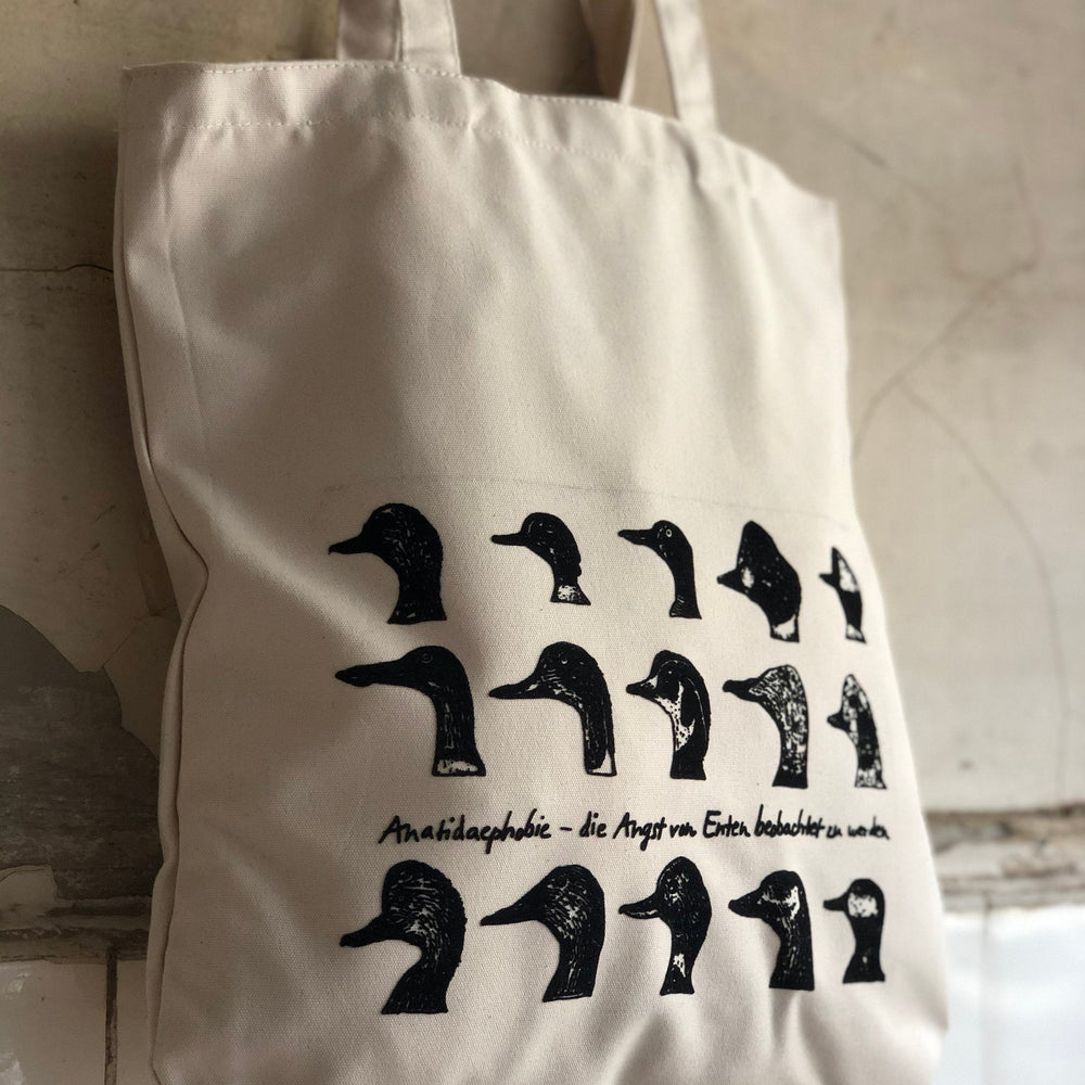 
                  
                    Stabile Einkaufstasche in beige mit Entenphobie Motiv super fürs Shopping - schicke Tasche mit Enten für den Frühling Bio Jutebeutel Beutel
                  
                