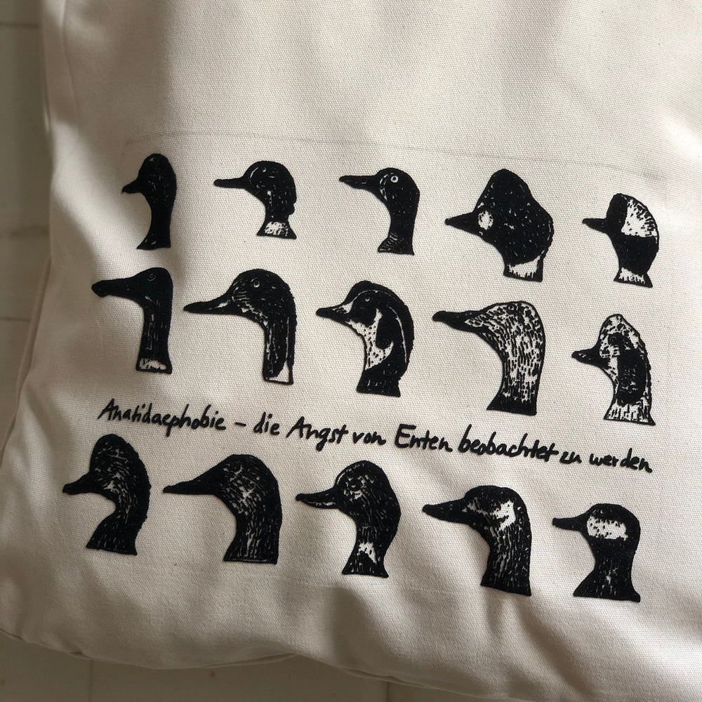 
                  
                    Stabile Einkaufstasche in beige mit Entenphobie Motiv super fürs Shopping - schicke Tasche mit Enten für den Frühling Bio Jutebeutel Beutel
                  
                