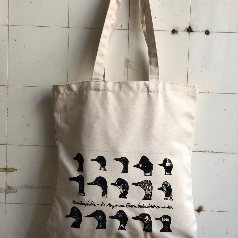 
                  
                    Stabile Einkaufstasche in beige mit Entenphobie Motiv super fürs Shopping - schicke Tasche mit Enten für den Frühling Bio Jutebeutel Beutel
                  
                