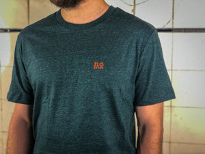 T-Shirt für Männer aus Biobaumwolle mit no print Brustlogo aus Flock grün petrol meliert