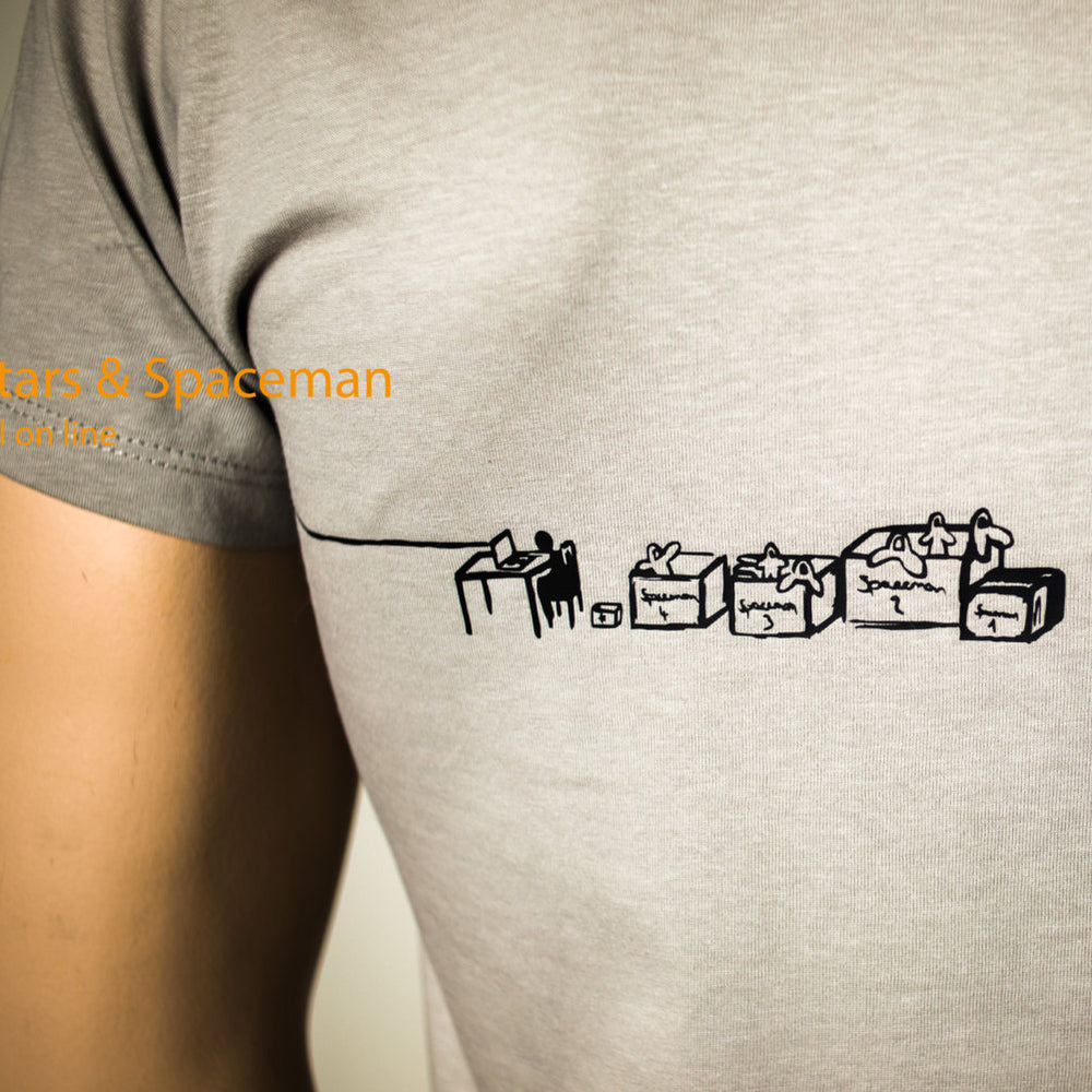 
                  
                    Astronaut im Weltall T-Shirt FAIR WEAR für Frauen Farbe Stone und schwarz - Stars and Spaceman von naaknaak aus Biobaumwolle
                  
                