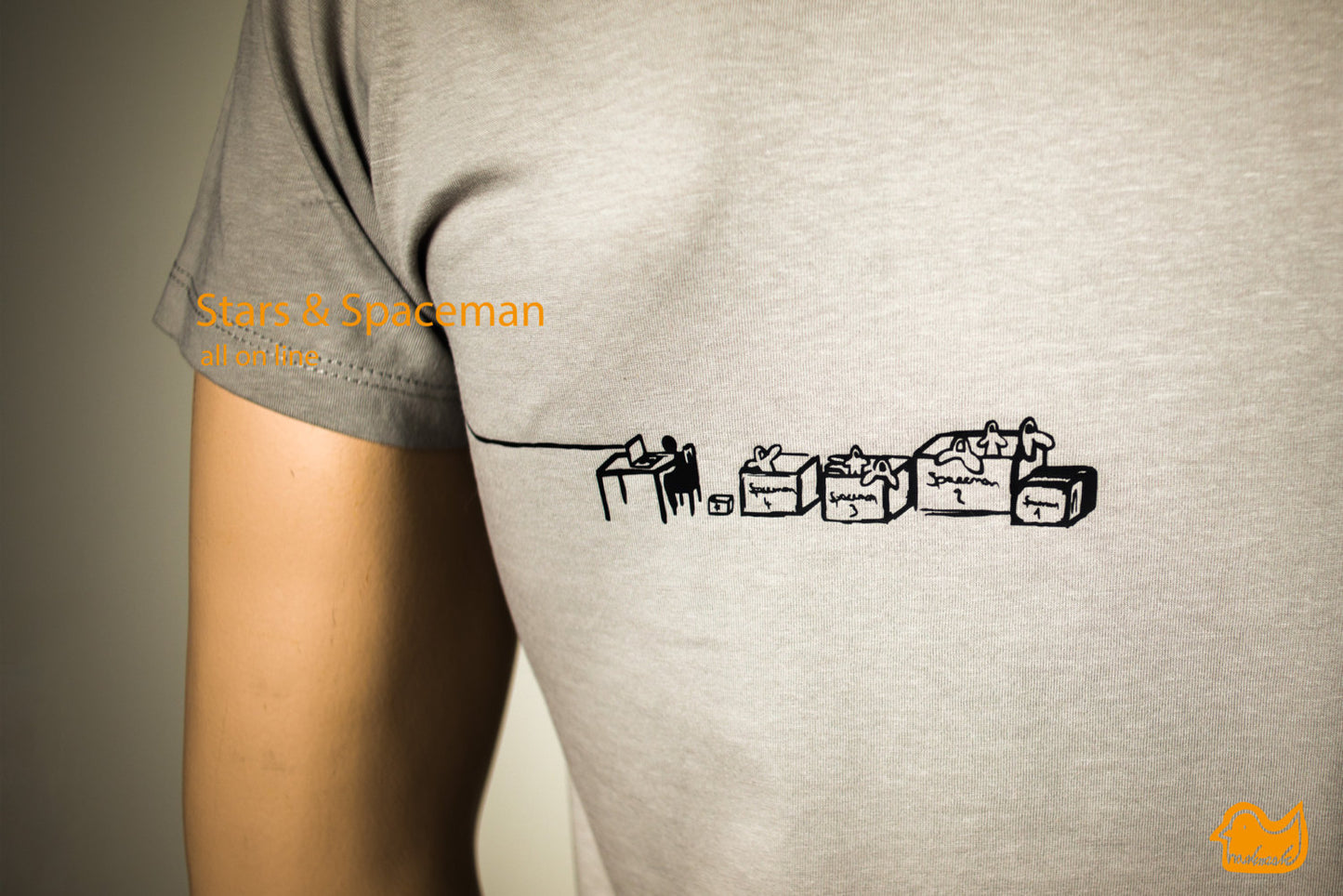 Astronaut im Weltall T-Shirt FAIR WEAR für Frauen Farbe Stone und schwarz - Stars and Spaceman von naaknaak aus Biobaumwolle