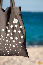 Strandtasche in grau mit flauschigen Motiv - Bermuda Viereck in weiss von naaknaak für den Urlaub am Strand - Tasche Jutebeutel Shopper