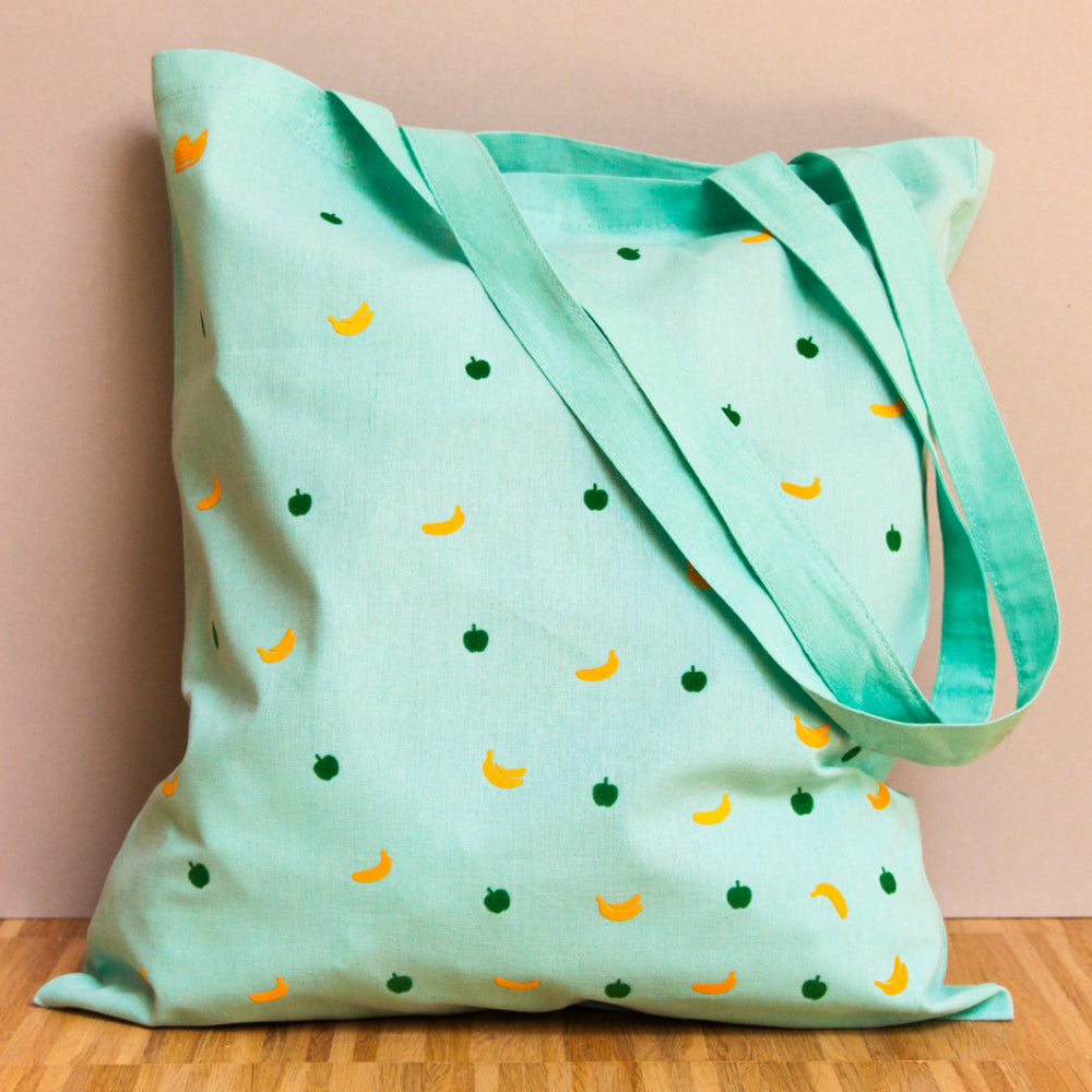 Fruchtige Strandtasche in Mint mit flauschig gelben Bananen und grünen Äpfeln super fürs Shopping - Einkaufstasche Jutebeutel